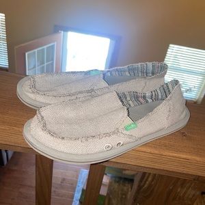 Tan Sanuk Womens Sandals - Size 8 - barely worn